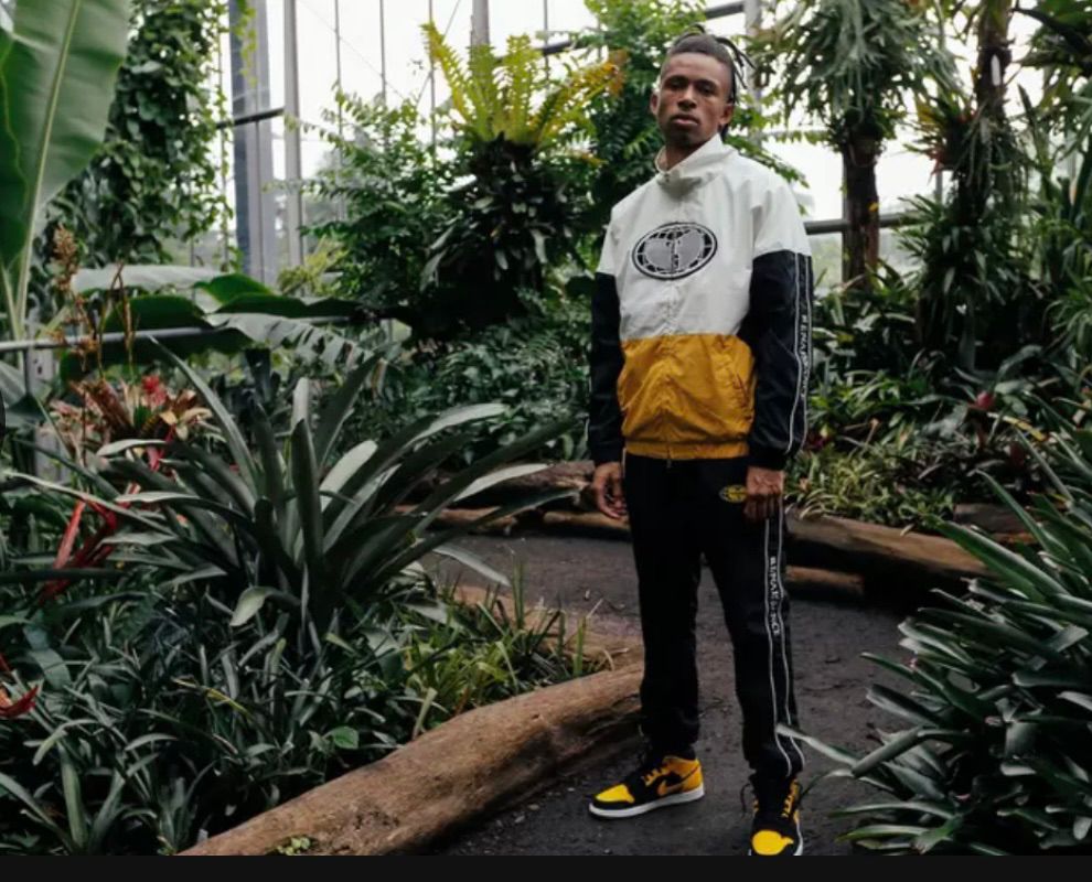 Collector's Bundle Tracksuit + The “Invincible Armor” Album